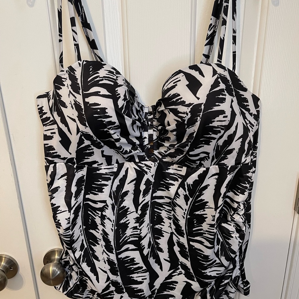 Cacique Sim Top NWT